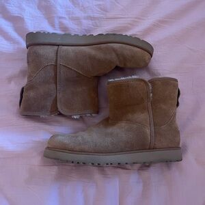 Ugg Mini Boots Approx Size 8 (sole measurement given)